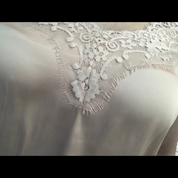 Beautiful silky H&M blouse (pink-nude) - Picture 4 of 5